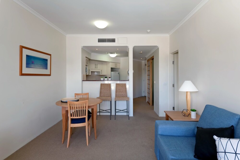Barrington, 709/35-45 Shoal Bay Road