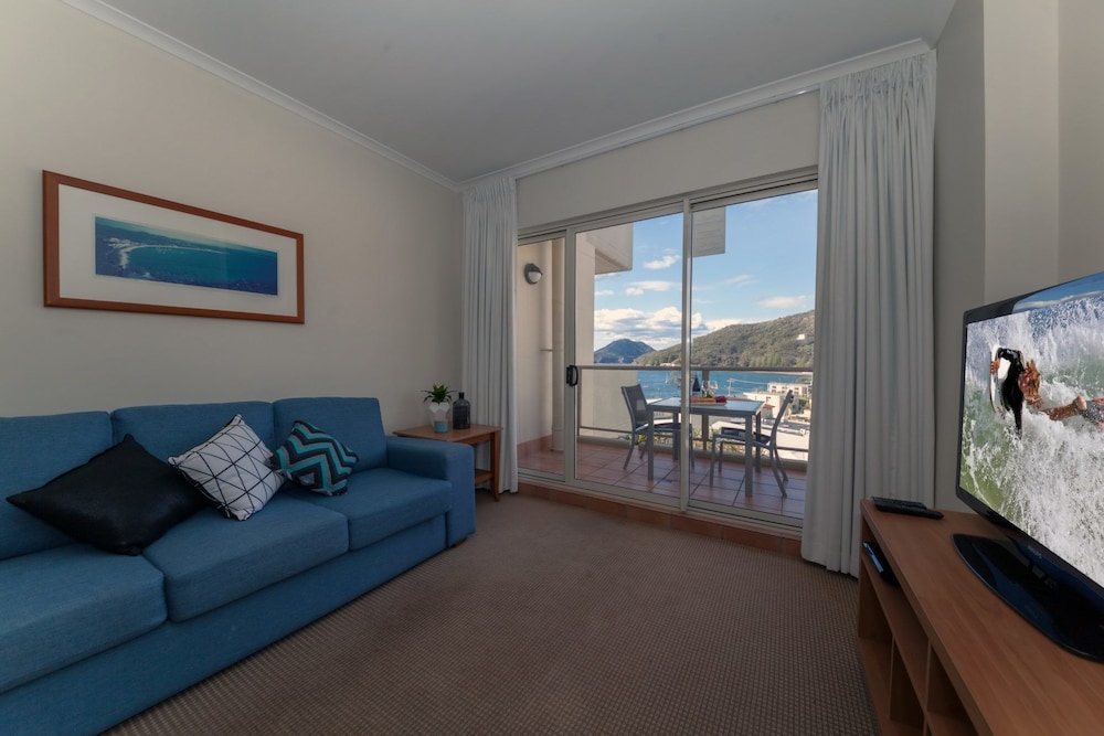 Barrington, 709/35-45 Shoal Bay Road