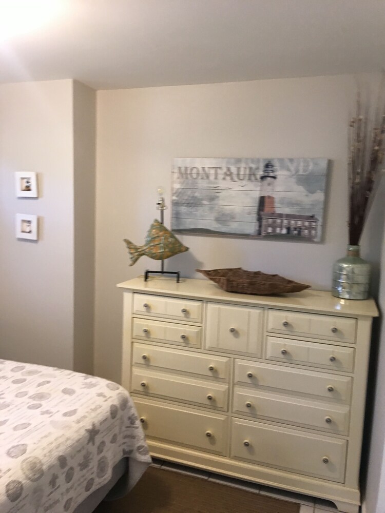 Beach front, fenced yard, pet friendly, central air, fire pit, kayaks, hot tub East Falmouth