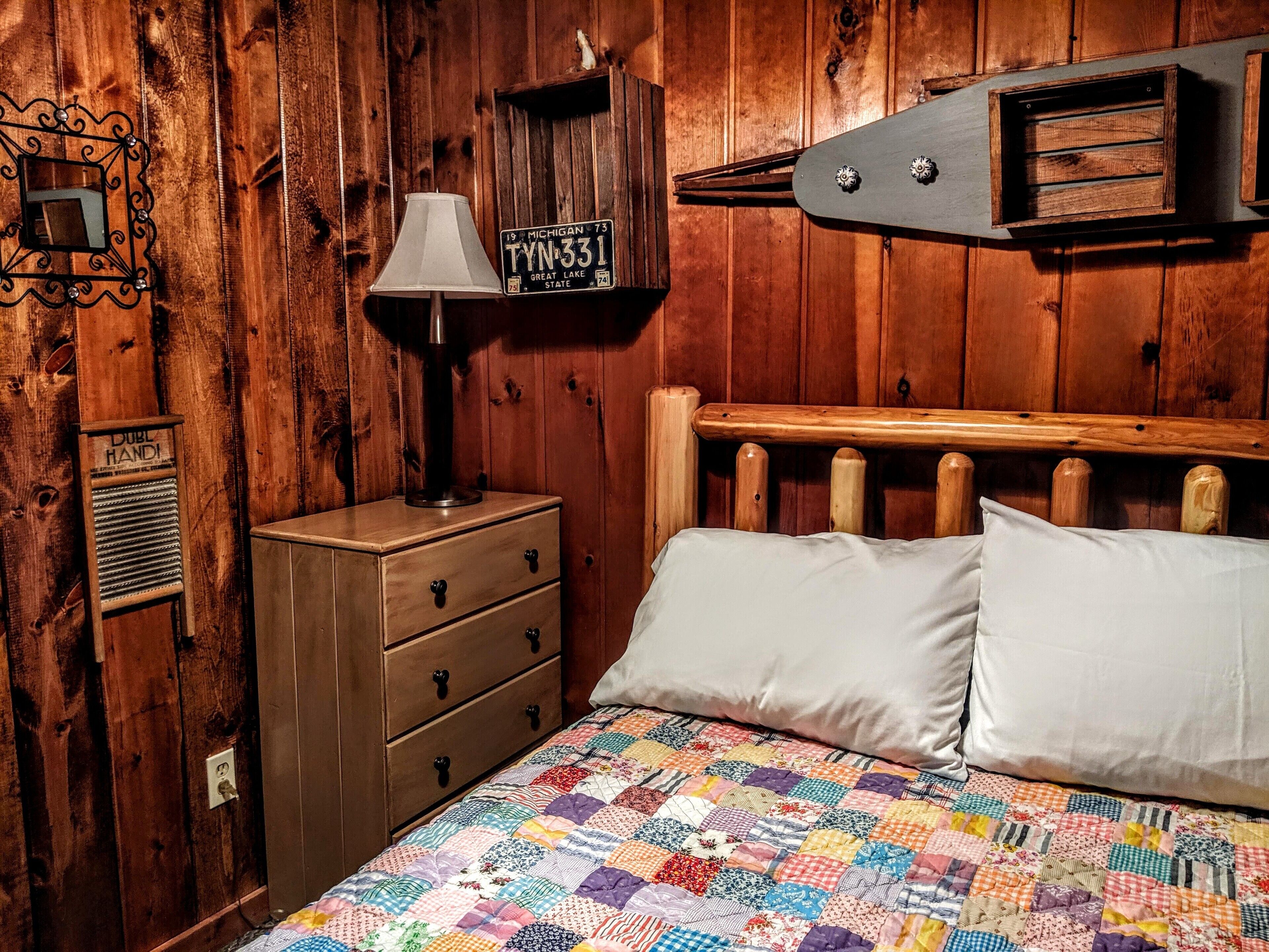 Cute Cabin Available In St. Helen, ATV trails are calling your name!  Book now! in Grayling, United States