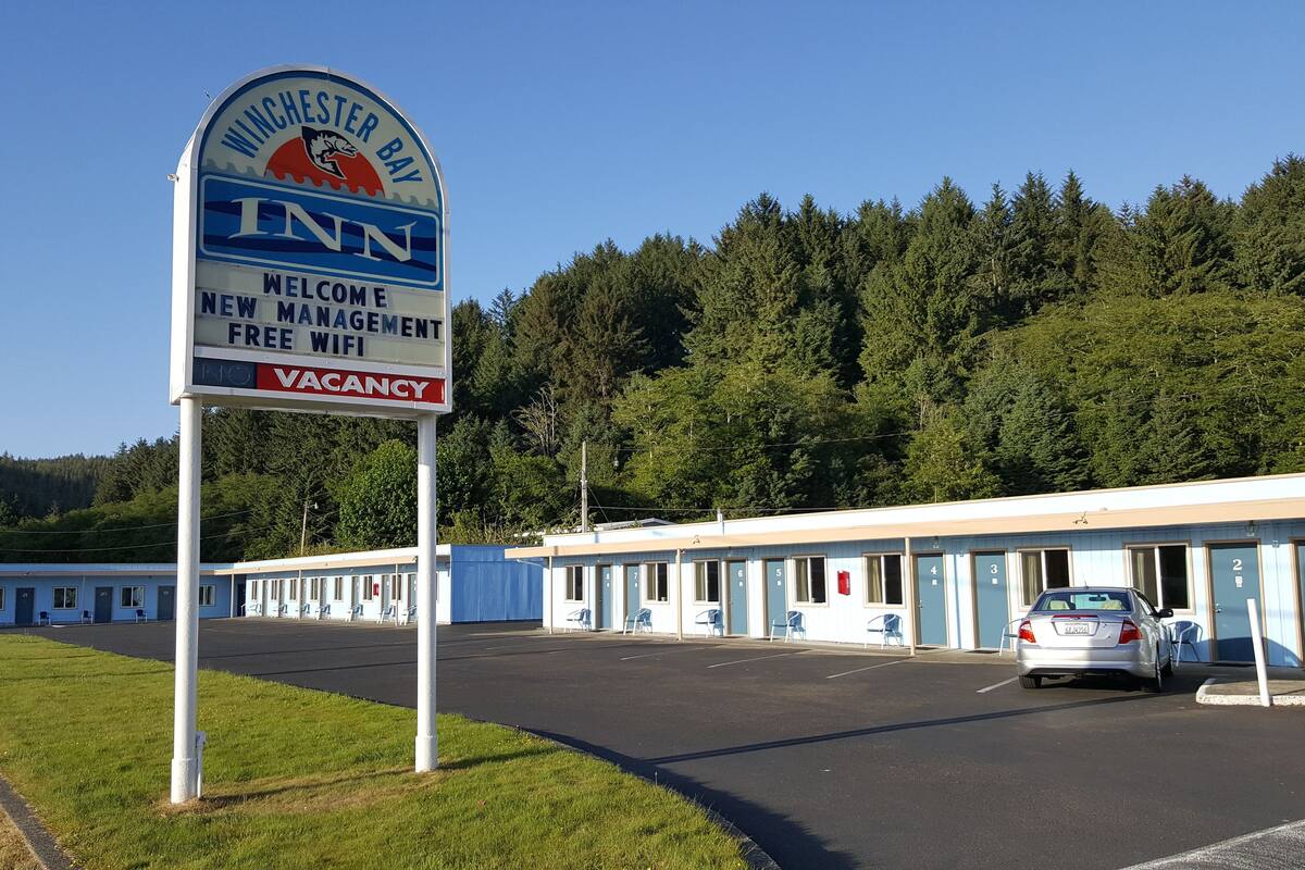 Winchester Bay Inn In Oregon Coast Or Expedia