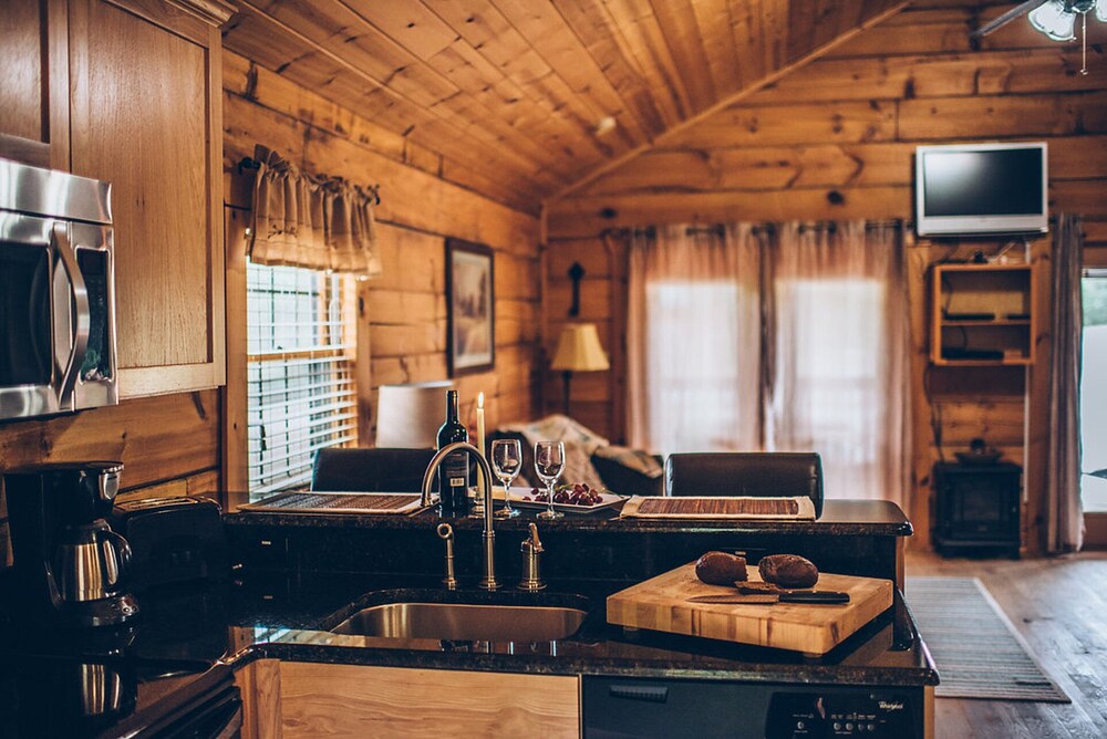 Hawksbill Retreat Cabin 10 Hot Tub Mountain View Beautiful