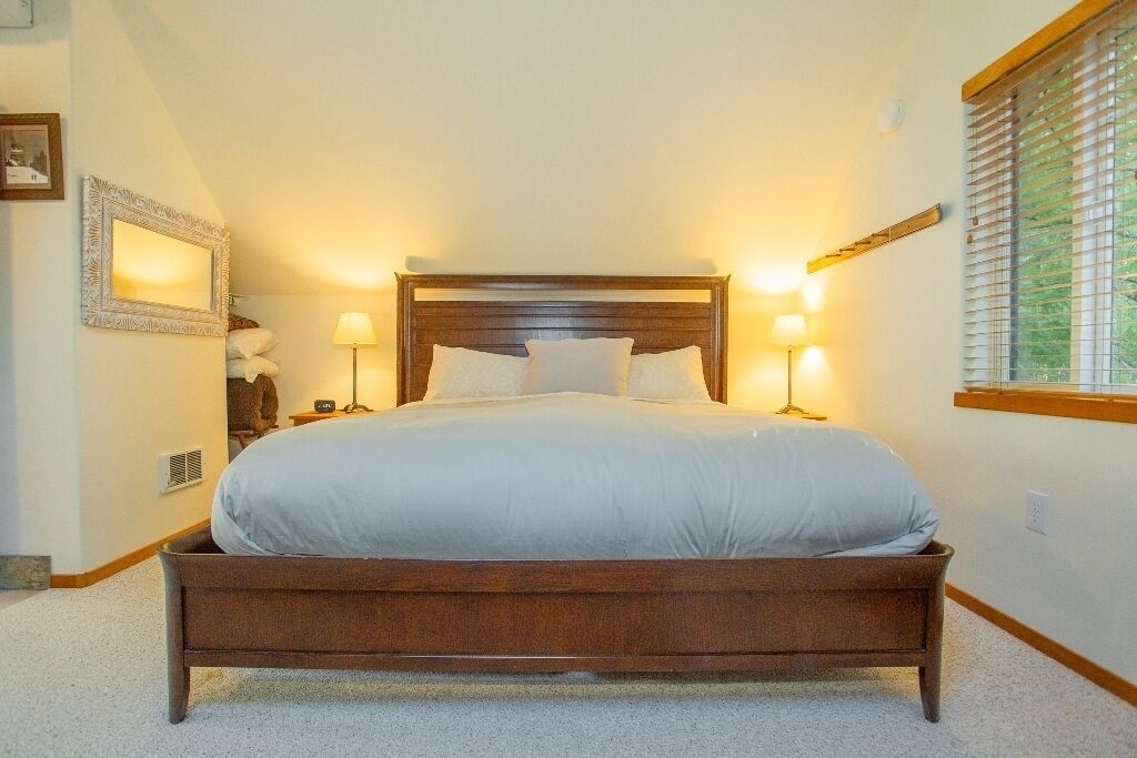 Crystal Mountain Cozy Getaway in Tacoma, United States