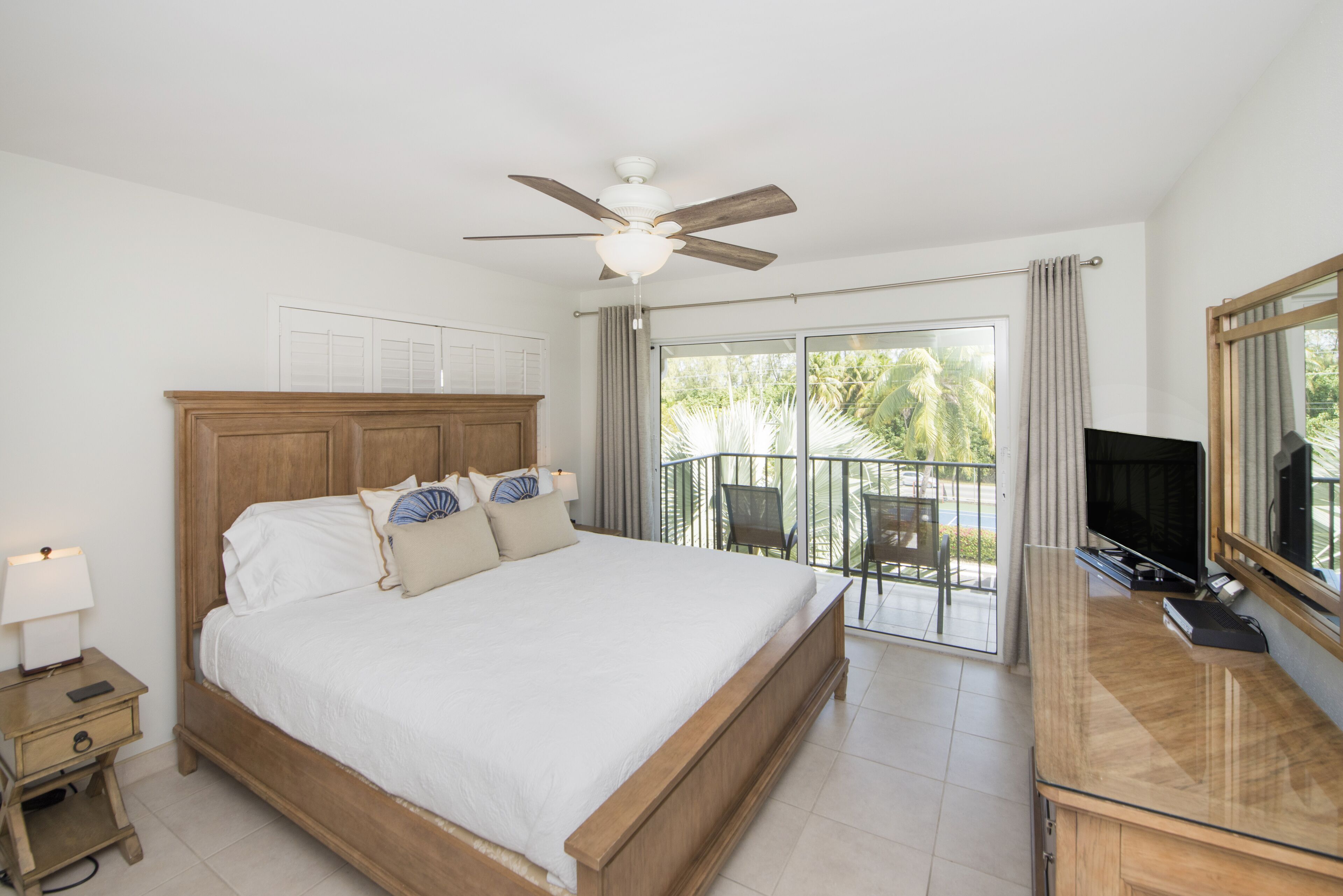 Beachfront 7 Mile Beach - Discovery Point Club #42 in Seven Mile Beach in Seven Mile Beach, Cayman Islands