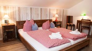 Allergikerbettwaren, Minibar, Zimmersafe, Schreibtisch