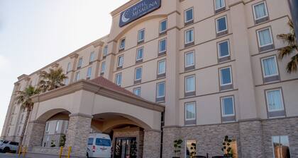 Hotel Mesaluna Near American Consulate