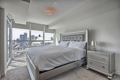 Check Expedia for Availability of CN Tower Comfortable Condo's