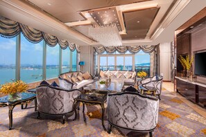 Presidential Suite | Premium bedding, minibar, in-room safe, individually decorated