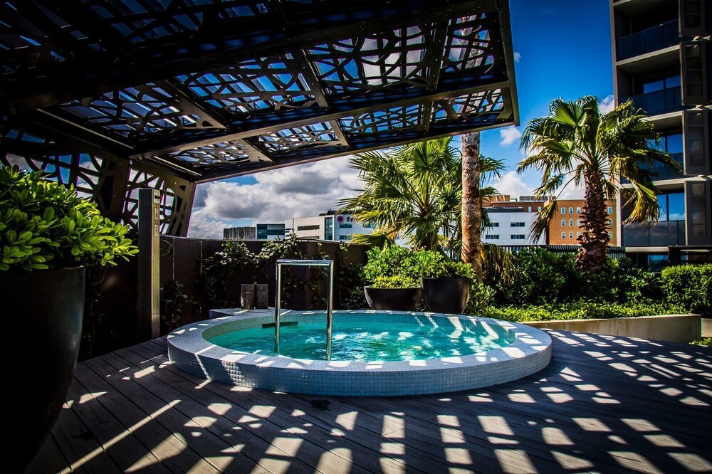 Modern Apartment With Pool Spa North Melbourne Aus Best Price Outdoor Spa Tub