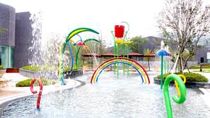 Indoor pool, 5 outdoor pools, pool umbrellas