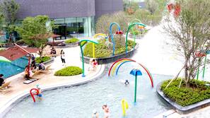Indoor pool, 5 outdoor pools, pool umbrellas