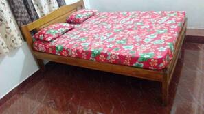 1 Schlafzimmer, hochwertige Bettwaren, Bügeleisen/Bügelbrett