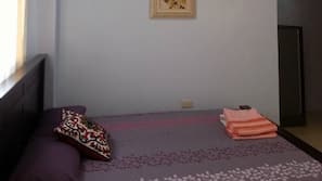 Desk, iron/ironing board, rollaway beds, free WiFi