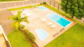 Piscina externa sazonal