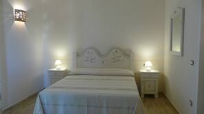 1 Schlafzimmer, hochwertige Bettwaren, Schreibtisch, kostenloses WLAN