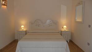 1 Schlafzimmer, hochwertige Bettwaren, Schreibtisch, kostenloses WLAN