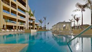 7 piscinas al aire libre, sombrillas, tumbonas
