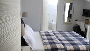 Cots/infant beds, free WiFi