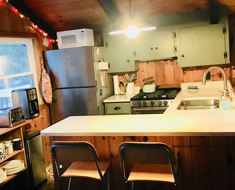 Chalet In The Woods At Base Of Cathedral Ledge Echo Lake