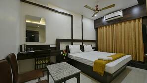 1 bedroom, premium bedding, in-room safe, desk