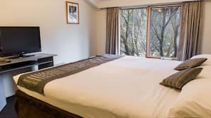 Laptop workspace, free WiFi, linens