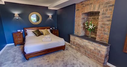 Friars Wynd Hotel