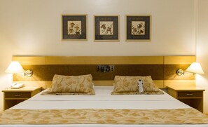 Minibar, free WiFi, bed sheets
