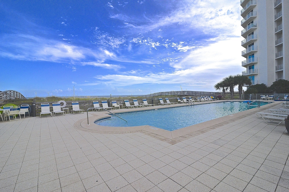 pensacola yacht club pool