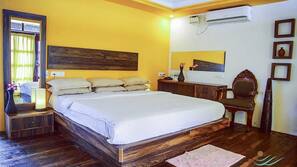 1 bedroom, in-room safe, desk, free WiFi
