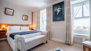 Individually furnished, desk, free WiFi, linens
