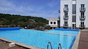 Sæsonbestemt udendørs pool