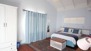 Minibar, in-room safe, desk, free WiFi