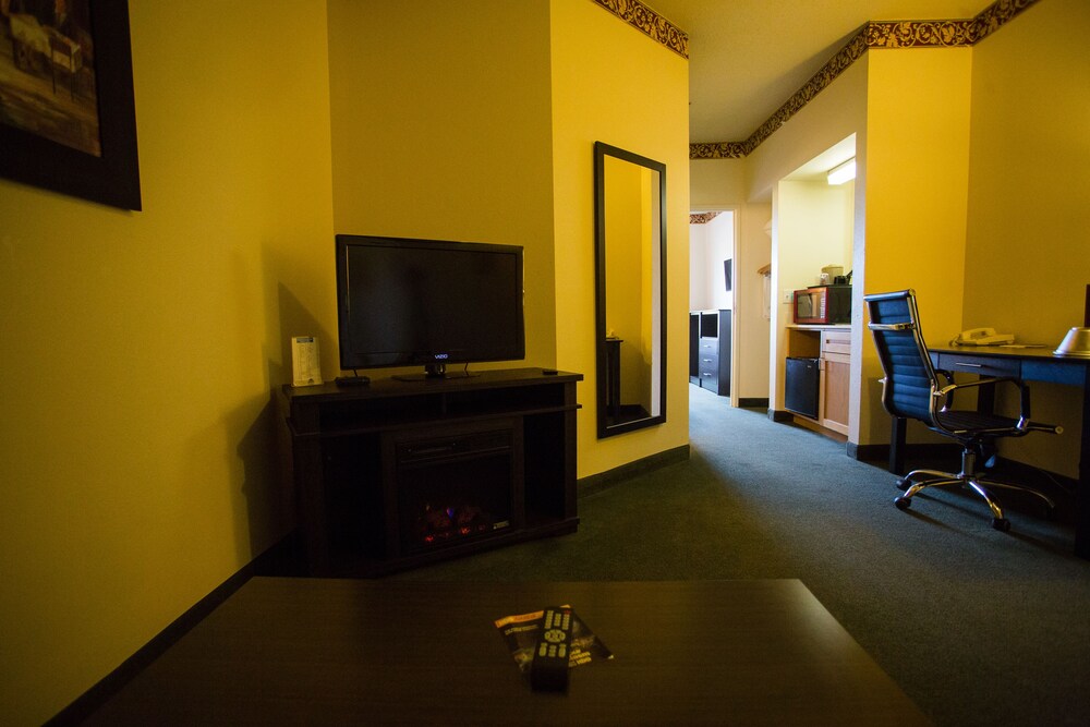 Chisholm Inn & Suites, Chisholm 125 Room Prices & Reviews Travelocity