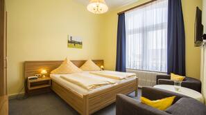 Minibar, Zimmersafe, Schreibtisch, kostenloses WLAN