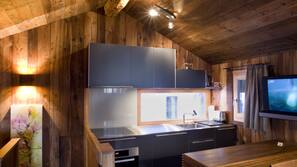 Frigorifero, forno, piano cottura, lavastoviglie