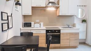 Réfrigérateur, micro-ondes, four, fourneau de cuisine
