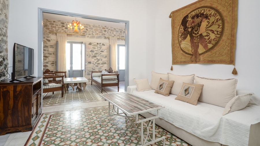 Naxos Center Houses