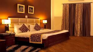 In-room safe, desk, free rollaway beds