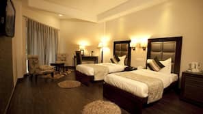 In-room safe, desk, free rollaway beds