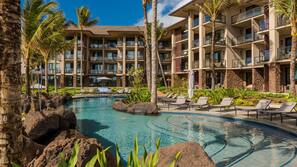 2 outdoor pools