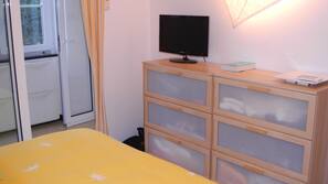 2 bedrooms, iron/ironing board, WiFi, linens