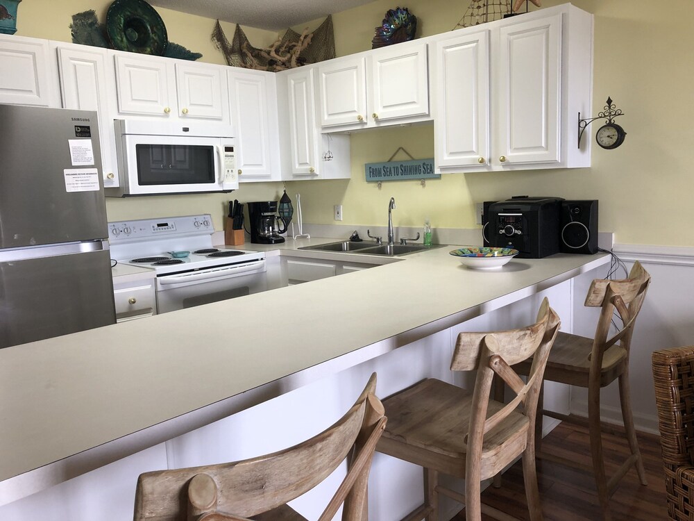 WOW views! Oceanfront condo, Pool 2BD 2 BA Ocean Isle Beach