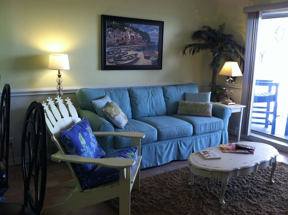 WOW views! Oceanfront condo, Pool 2BD 2 BA Ocean Isle Beach