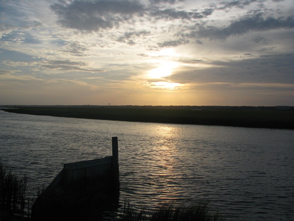 WOW views! Oceanfront condo, Pool 2BD 2 BA Ocean Isle Beach