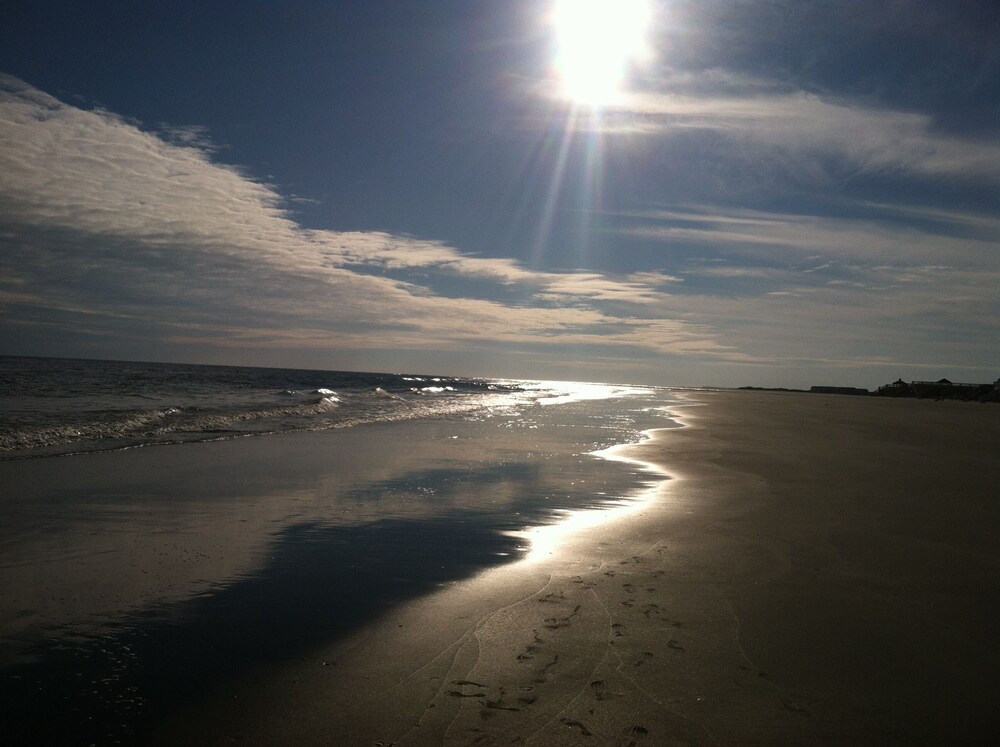 WOW views! Oceanfront condo, Pool 2BD 2 BA Ocean Isle Beach