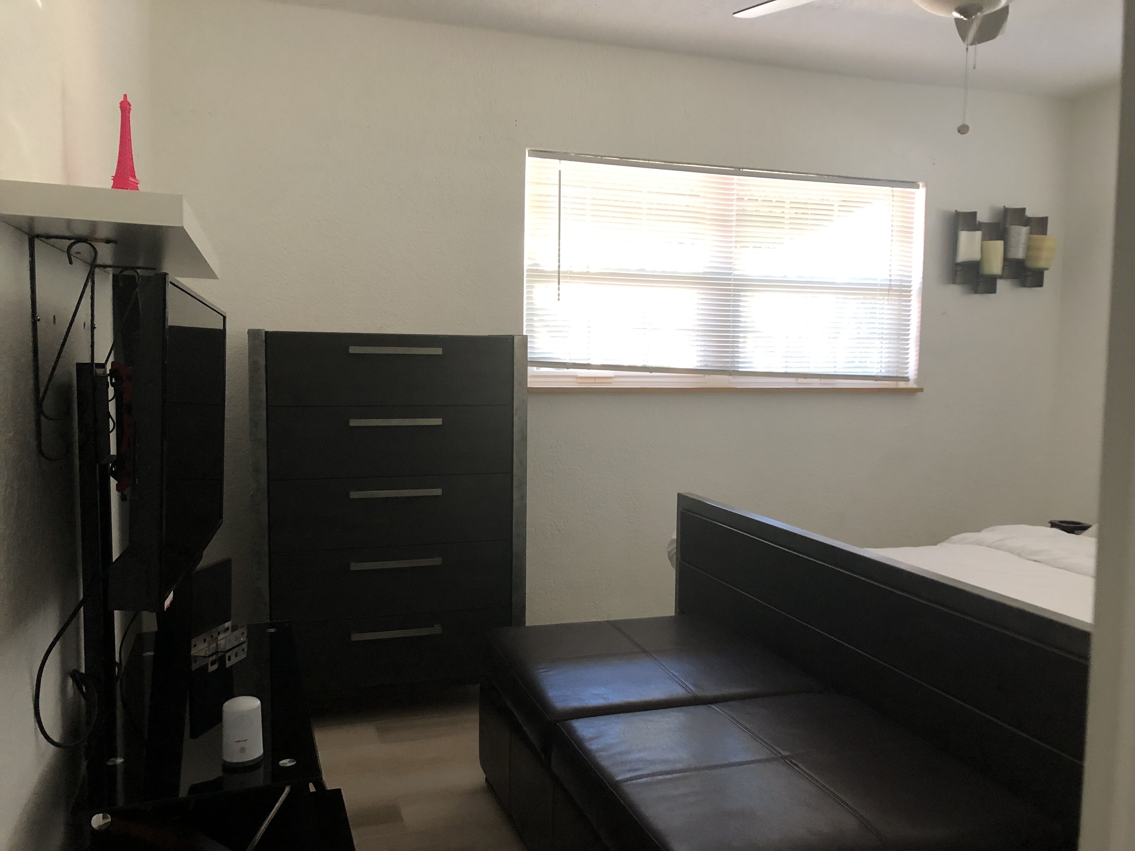 Modern home with hotel feelWalk to downtown, walk to the beach.4 cars parking. in Boca Raton, United States