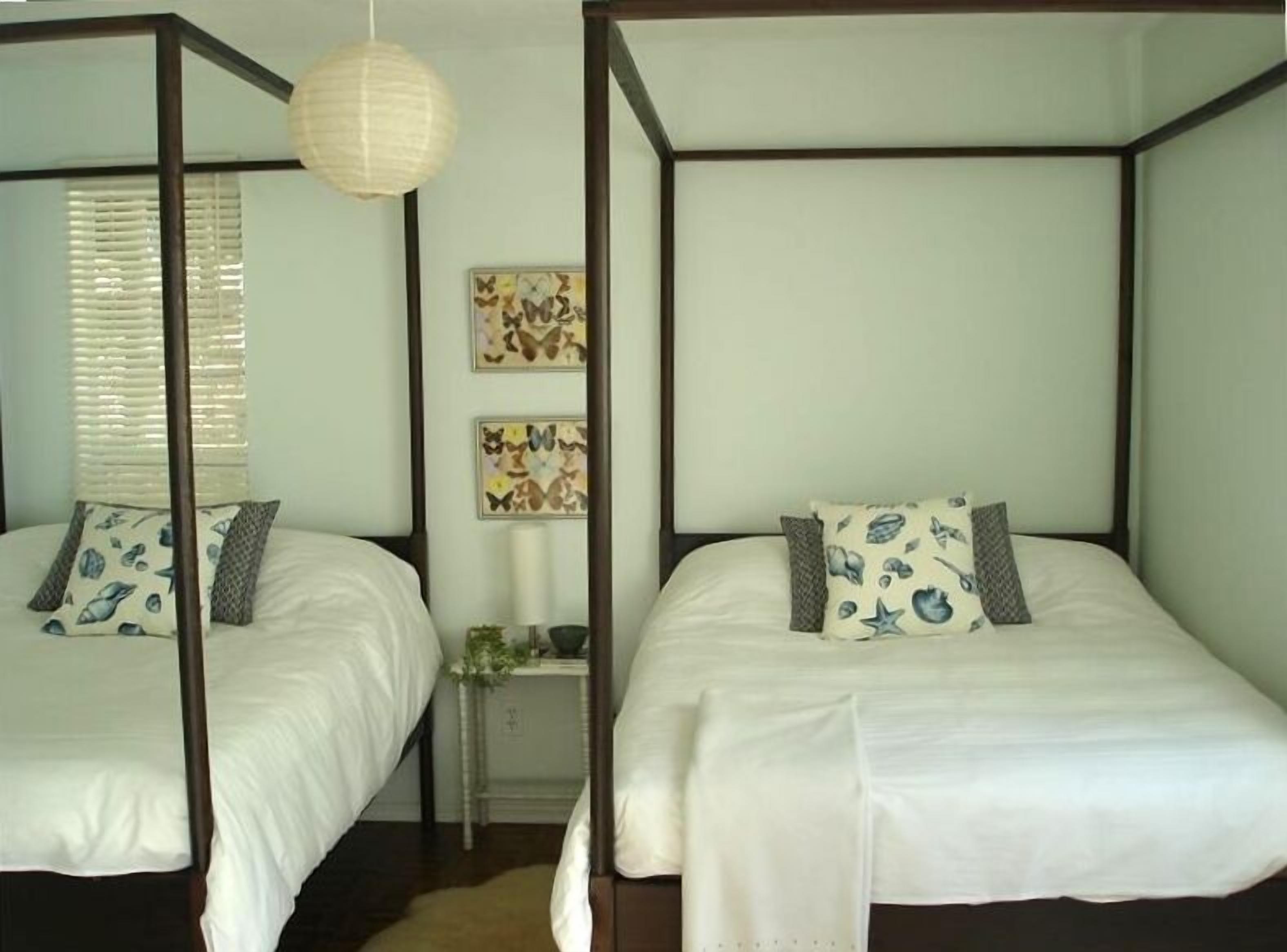 Book Your Waterfront Staycation! in Galiano in Galiano, Canada