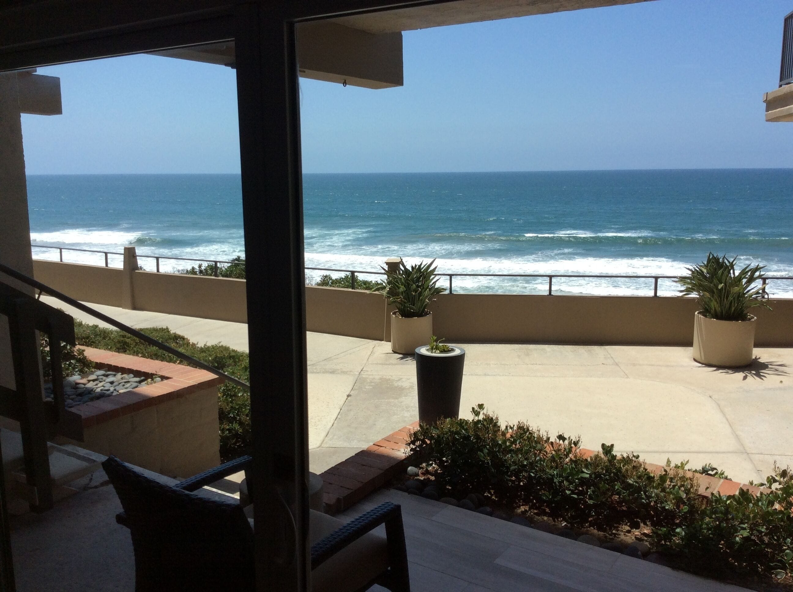 180 Degree Ocean Front Views of Whole Pacific Ocean. Re-built Interiors 2015 in Solana Beach, United States
