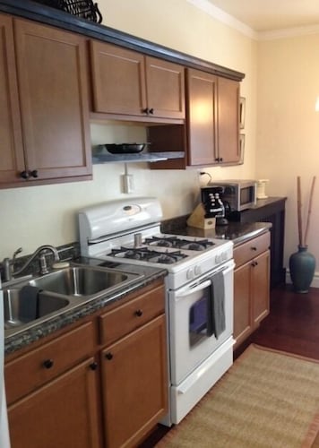 Comfort And Charm Stay In St Paul S Favorite Al Historic Featured Image In Room Kitchen