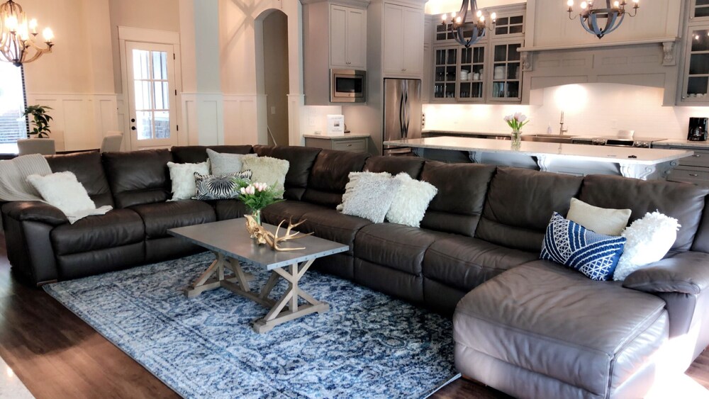 Sleeps 22! First Class home with 2 master suites on Lake Sam Rayburn